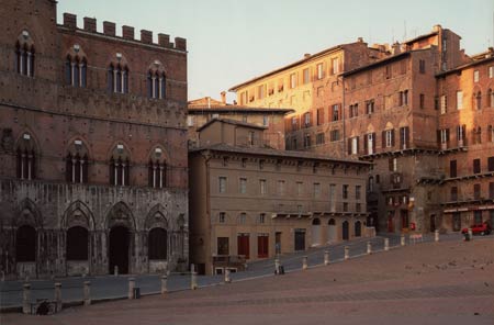 Nuova sede degli uffici del Comune di Siena Piazza del Campo - Siena 
  (1993)