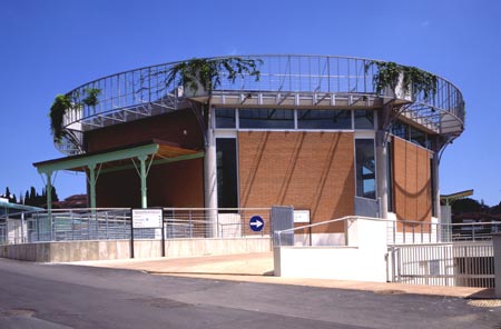 Sede Centrale della Banca di Monteriggioni
LocalitÃ  Fontebecci - Siena
(1995 - 2011)