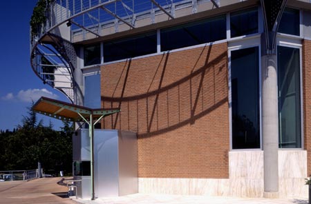 Sede Centrale della Banca di Monteriggioni
LocalitÃ  Fontebecci - Siena
(1995 - 2011)