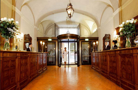 Restauro e recupero funzionale dell'ex Hotel Continental.

Siena

(2001)