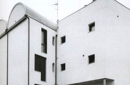 Edificio residenziale   via Simone Martini Siena 
  (1984)