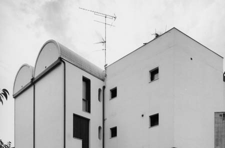 Edificio residenziale   via Simone Martini Siena 
  (1984)