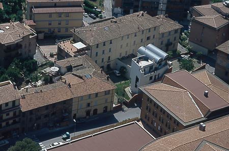 Edificio residenziale   via Simone Martini Siena 
  (1984)