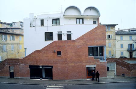 Edificio residenziale   via Simone Martini Siena 
  (1984)