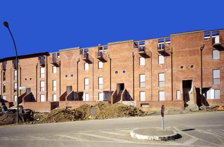 Edifici residenziali  Quartiere Petriccio - Siena

(1995)