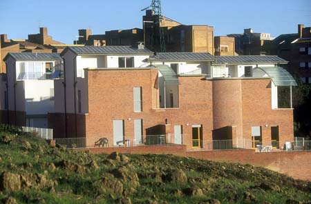 Edifici residenziali 
Via Gabrielli - Siena

  (1996)