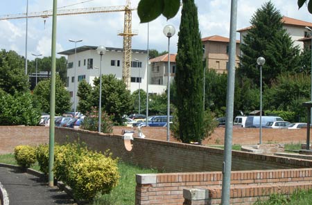 Edificio plurifunzionale 
Via Fiorentina - Siena
(2004-2009)